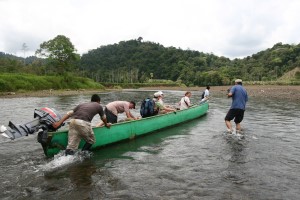 Unser Einbaum auf dem Yorkin-Fluss