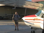 Mit zwei Cessna 210 sind wir über die Wüste geflogen