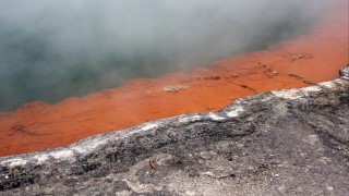 roter Rand des Champagne Pools