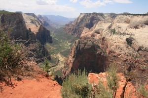 Blick vom Observation Point auf Angels Landing